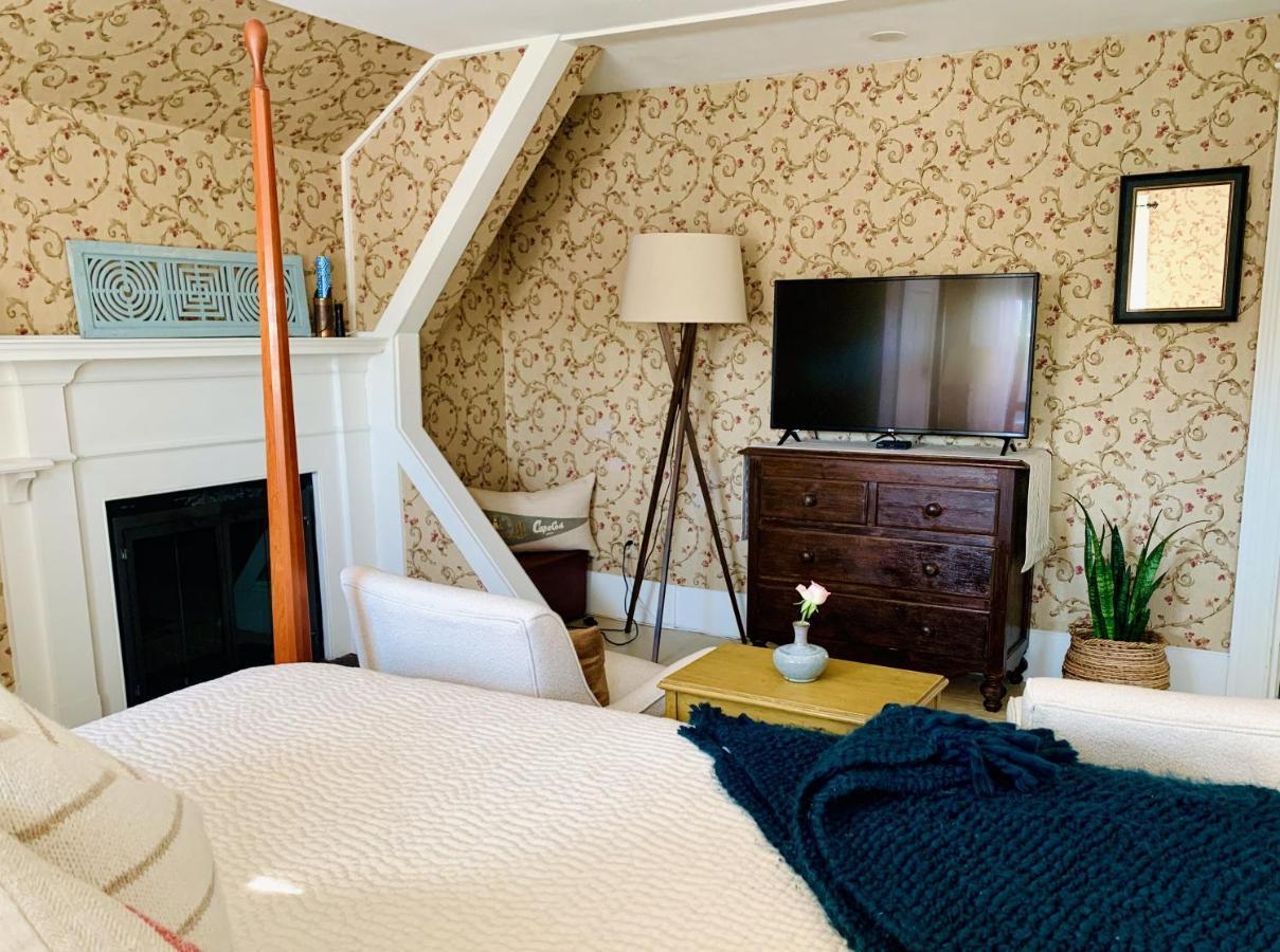 Bed and Breakfast Ashley Manor Барнстейбл Экстерьер фото